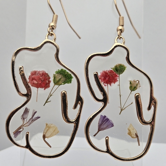 Handmade Jewelry - Resin Botanical Flower Silhouette Earrings Real Dried Flowers Body Form 2”